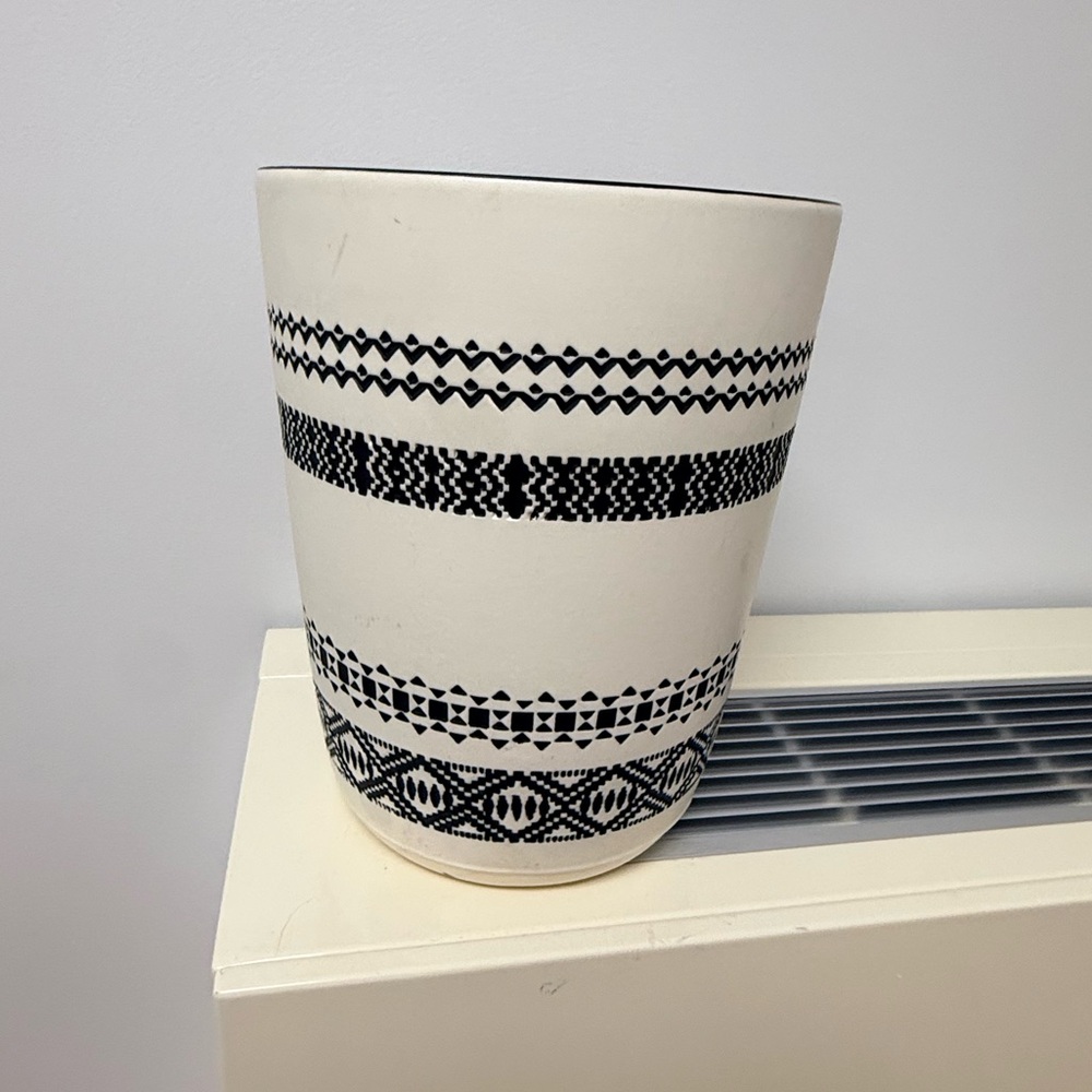 Threshold office waste basket
